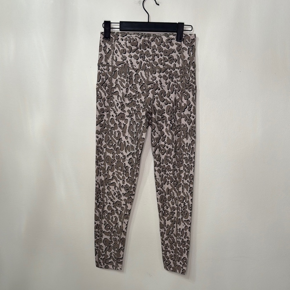 Calvin Klein Cropped Performance Animal Print Cropped Leggings New with tags